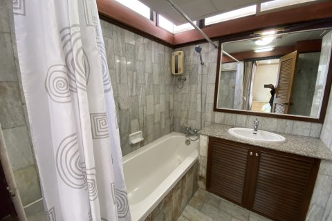 Condominio de 2 dormitorios en Bangkok, Tailandia № 143526 - foto 13