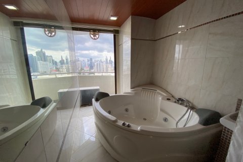 Condo in Bangkok, Thailand, 2 bedrooms № 143527 - photo 6