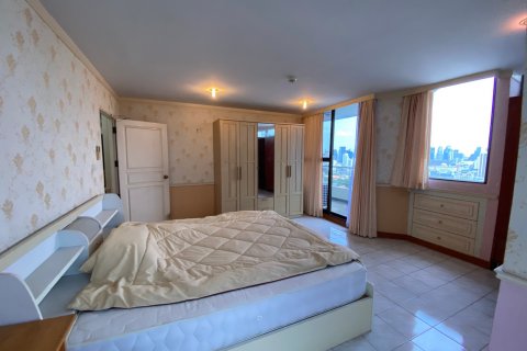 Condo in Bangkok, Thailand, 2 bedrooms № 143527 - photo 10