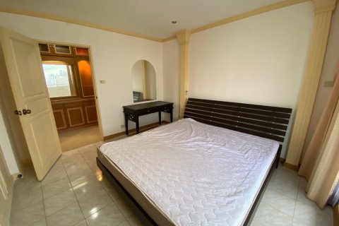 Condo in Bangkok, Thailand, 2 bedrooms № 143527 - photo 7