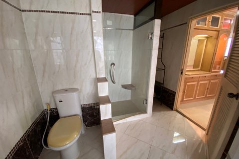 Condo in Bangkok, Thailand, 2 bedrooms № 143527 - photo 5