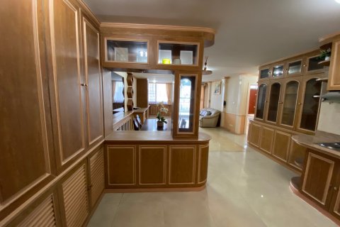 Condo in Bangkok, Thailand, 2 bedrooms № 143527 - photo 4