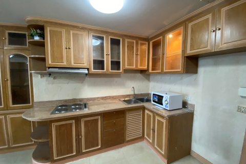 Condo in Bangkok, Thailand, 2 bedrooms № 143527 - photo 3
