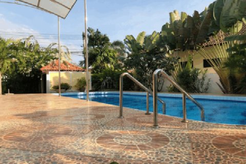 Casa de 4 dormitorios en Pattaya, Tailandia № 202861 - foto 4