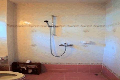 Casa de 5 dormitorios en Pattaya, Tailandia № 202860 - foto 4