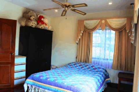 Casa de 5 dormitorios en Pattaya, Tailandia № 202860 - foto 3