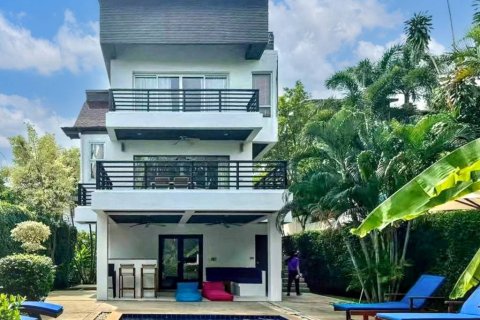 Villa in Surat Thani, Thailand 3 bedrooms № 150429 - photo 2