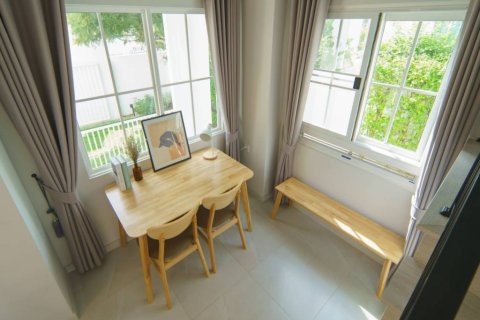 Haus in Samut Prakan, Thailand 3 Schlafzimmer № 150428 - Foto 2