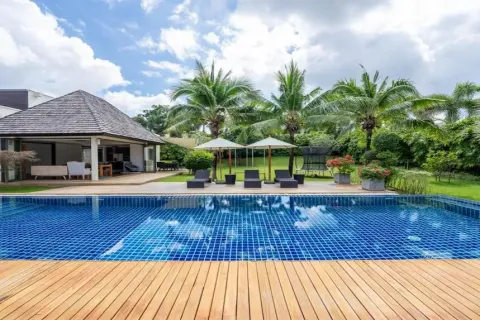 Chalet de 4 dormitorios en Phuket, Tailandia № 190656 - foto 10