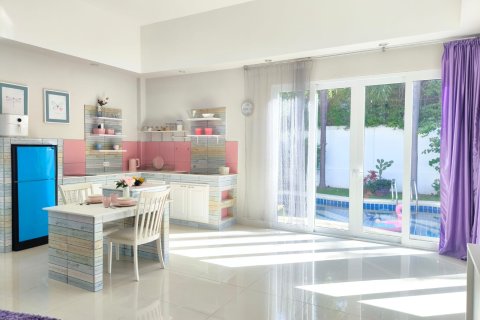 Casa de 2 dormitorios en Pattaya, Tailandia № 170390 - foto 10