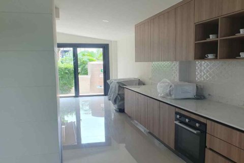 Casa de 4 dormitorios en Chiang Mai, Tailandia № 162810 - foto 3