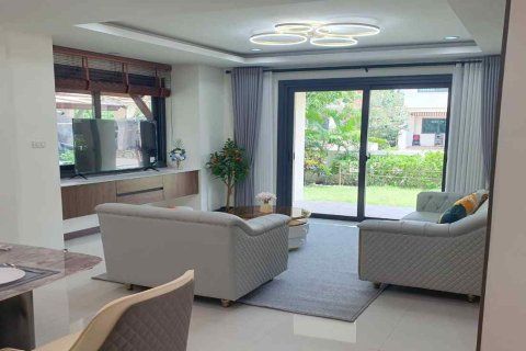 Casa de 4 dormitorios en Chiang Mai, Tailandia № 162810 - foto 8