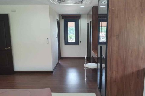 Casa de 4 dormitorios en Chiang Mai, Tailandia № 162810 - foto 11