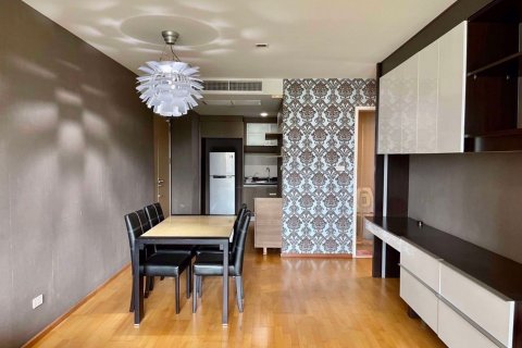 Condominio de 2 dormitorios en Khlong Toei, Bangkok, Tailandia № 69739 - foto 3
