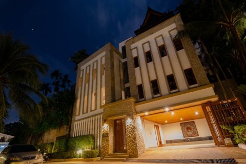 Chalet de 5 dormitorios en Surin Beach, Tailandia № 202968 - foto 4