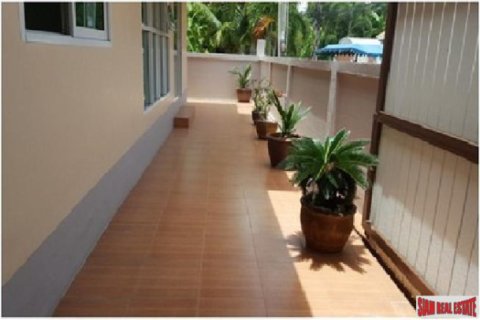 Chalet de 3 dormitorios en Pattaya, Tailandia № 202974 - foto 3