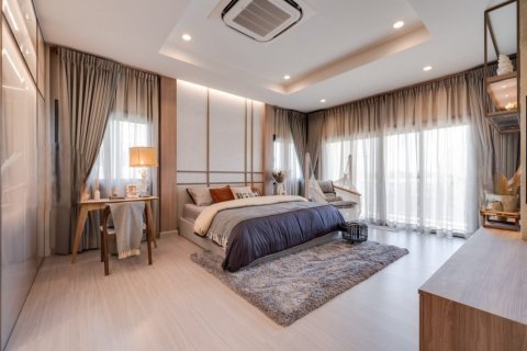 Casa de 4 dormitorios en Pattaya, Tailandia № 117011 - foto 12
