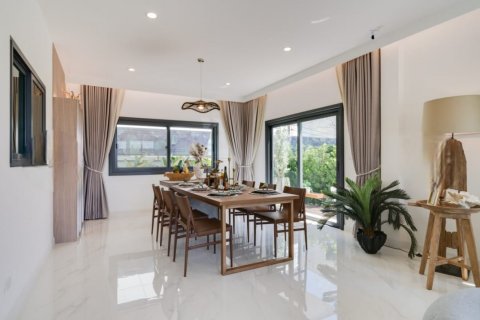 Casa de 4 dormitorios en Pattaya, Tailandia № 117011 - foto 11