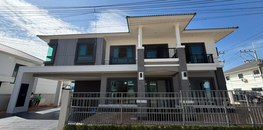 Casa de 4 dormitorios en Pattaya, Tailandia № 117011
