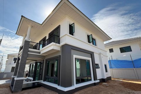 Casa de 4 dormitorios en Pattaya, Tailandia № 117011 - foto 2
