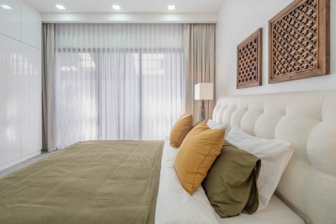 Casa de 5 dormitorios en Pattaya, Tailandia № 117010 - foto 16