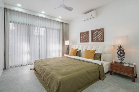 Casa de 5 dormitorios en Pattaya, Tailandia № 117010 - foto 15