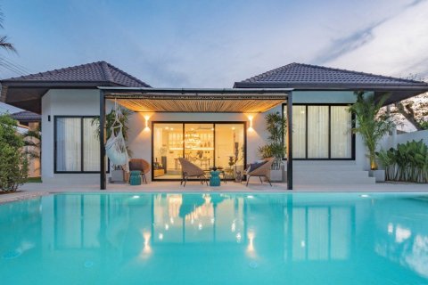 Casa de 5 dormitorios en Pattaya, Tailandia № 117010