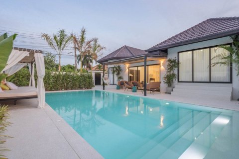 Casa de 5 dormitorios en Pattaya, Tailandia № 117010 - foto 3