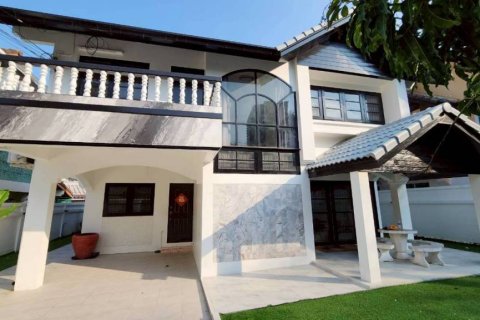 House in Pattaya, Thailand 3 bedrooms № 172700