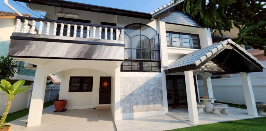 Casa de 3 dormitorios en Pattaya, Tailandia № 172700