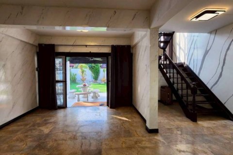 Casa de 3 dormitorios en Pattaya, Tailandia № 172700 - foto 9