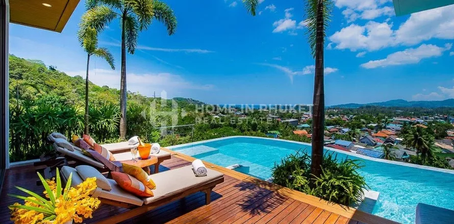 House in Phuket, Thailand 5 bedrooms № 135366