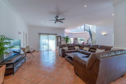 Villa in Pattaya, Thailand 5 Schlafzimmer № 135365 - Foto 18