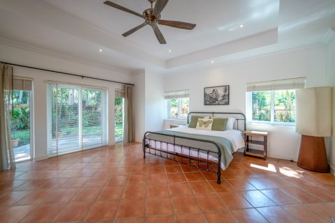 Villa in Pattaya, Thailand 5 Schlafzimmer № 135365 - Foto 19