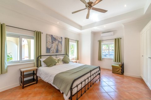 Villa in Pattaya, Thailand 5 Schlafzimmer № 135365 - Foto 21