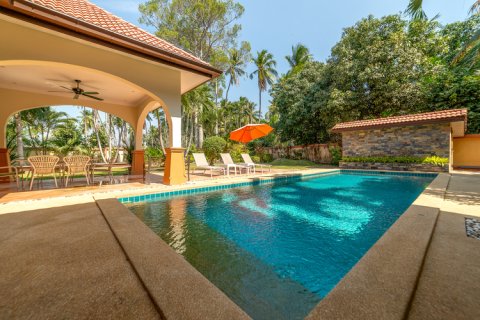 Villa in Pattaya, Thailand 5 Schlafzimmer № 135365 - Foto 10