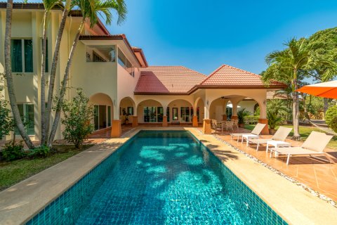 Villa in Pattaya, Thailand 5 Schlafzimmer № 135365 - Foto 7