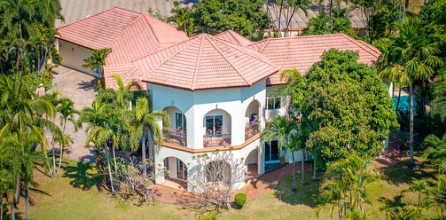 Villa in Pattaya, Thailand 5 Schlafzimmer № 135365