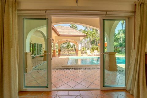 Villa in Pattaya, Thailand 5 Schlafzimmer № 135365 - Foto 12