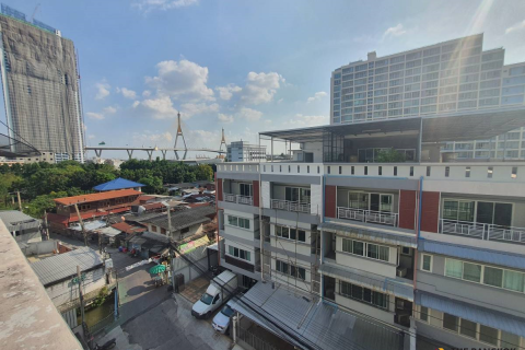 Adosado de 5 dormitorios en Bangkok, Tailandia № 189577 - foto 5