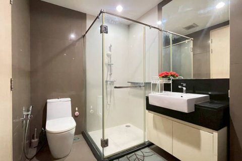 Condominio de 1 dormitorio en Khlong Toei, Bangkok, Tailandia № 172790 - foto 10