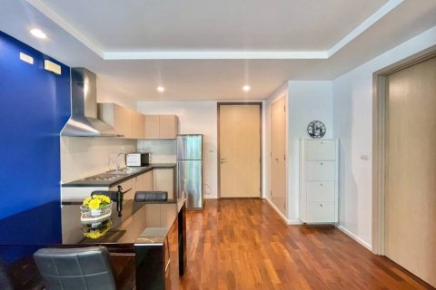Condominio de 1 dormitorio en Khlong Toei, Bangkok, Tailandia № 172790 - foto 3