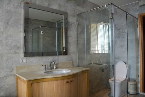 Condo in Bangkok, Thailand, 3 bedrooms  № 66386 - photo 19