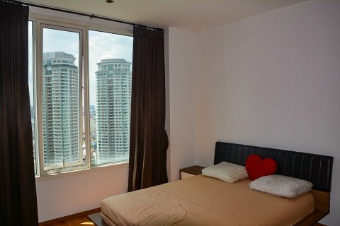 Condo in Bangkok, Thailand, 3 bedrooms  № 66386 - photo 12