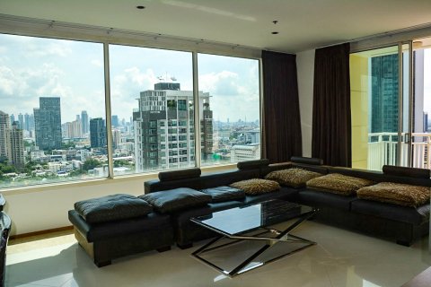Condo in Bangkok, Thailand, 3 bedrooms  № 66386 - photo 5