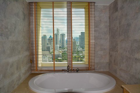 Condo in Bangkok, Thailand, 3 bedrooms  № 66386 - photo 17