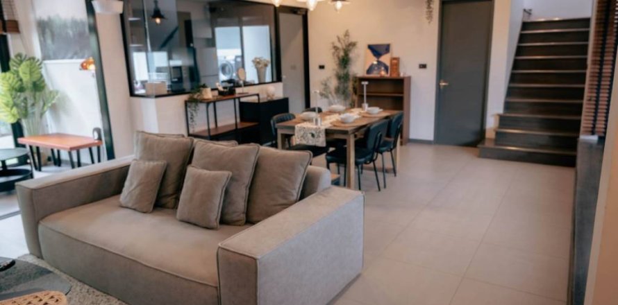 Casa de 3 dormitorios en Samut Prakan, Tailandia № 146682