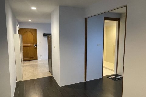 Studio in the Condo in Watthana, Bangkok, Thailand  № 159442 - Foto 14