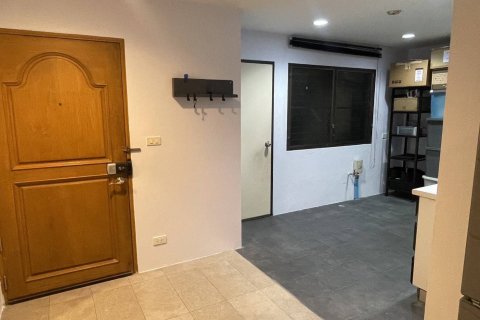 Studio in the Condo in Watthana, Bangkok, Thailand  № 159442 - Foto 9