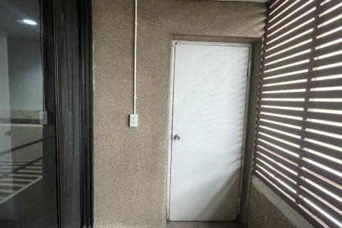 Studio in the Condo in Watthana, Bangkok, Thailand  № 159442 - Foto 12